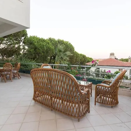 Spacious Exquisite 5br With Private Pool *