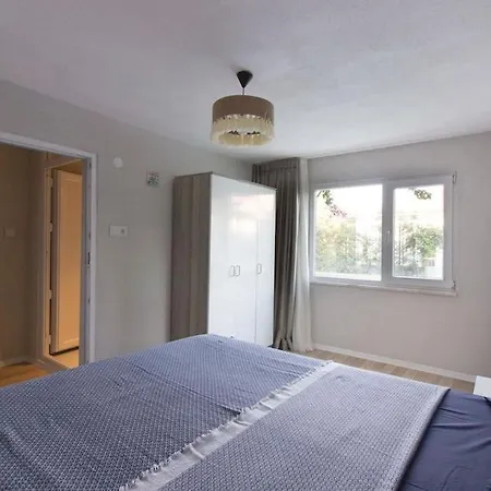 Spacious Exquisite 5br With Private Pool Βίλα