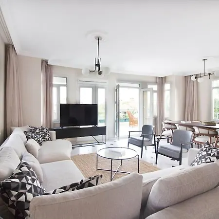 Βίλα Spacious Exquisite 5br With Private Pool