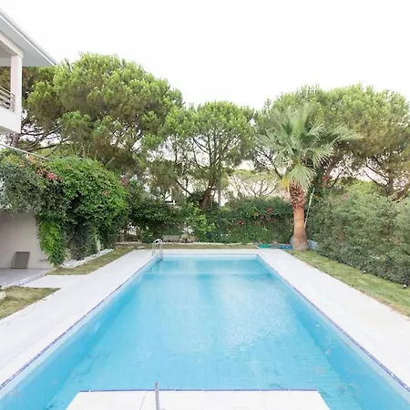 Spacious Exquisite 5br With Private Pool *