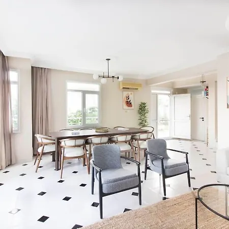 Spacious Exquisite 5br With Private Pool
