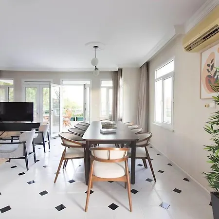 Βίλα Spacious Exquisite 5br With Private Pool