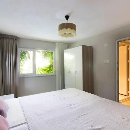 Βίλα Spacious Exquisite 5br With Private Pool *