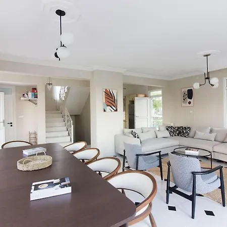 Spacious Exquisite 5br With Private Pool Βίλα *